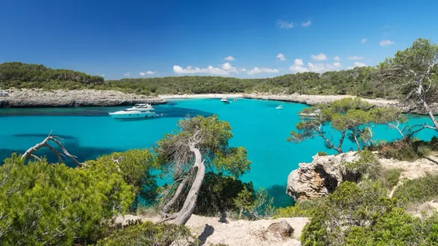 2-night sneaky Majorca break with flights & hotel 🏝️☀️🇪🇸