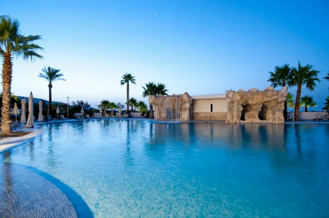 3-night 4⭐️ hotel stay in summer in this Italian gem 🇮🇹🩵
