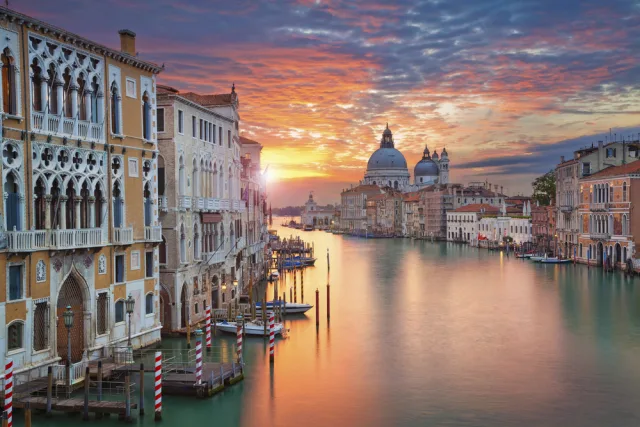 3-night Venice getaway in 4⭐️ hotel on the canal & flights