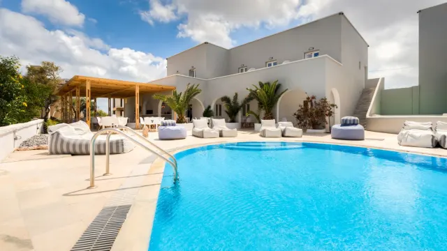 4⭐️ Santorini holiday with superior room with private pool 🌴💕
