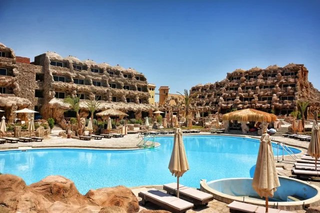 5⭐️ all-inclusive Egypt holiday in adults-only CAVE hotel 😍🌴