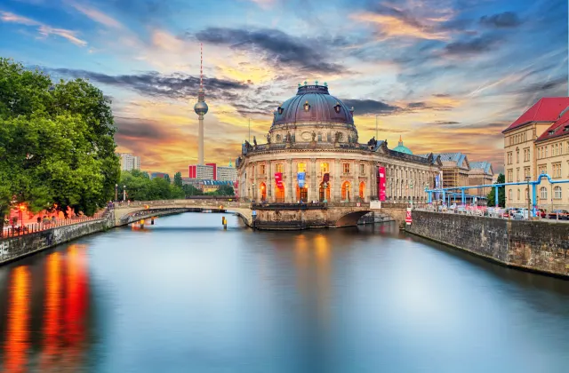 Amazing price for 4⭐️ summer Berlin 🇩🇪 city break