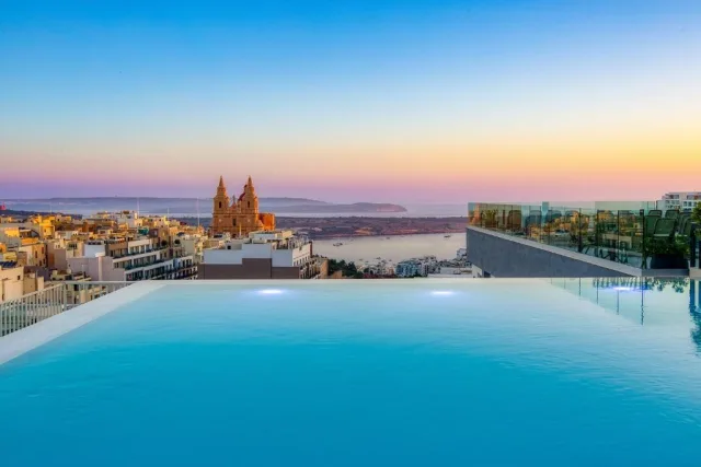 Hotel auf Malta mit Rooftop Pool zum absurden Preis 🤑