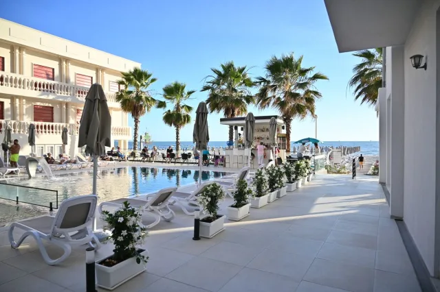 Lush half-board Albania hol at 4⭐️ hotel with rooftop bar 🇦🇱 😍