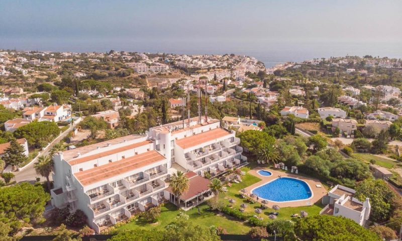 Well-rated 4* Carvoeiro Garden Hotel in Algarve 🏖️ for €57/double