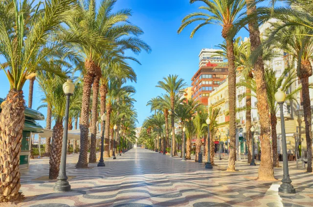 3-night weekend getaway to Alicante for a tiny price 💕👙🍸