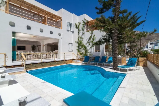 A week in Santorini with beach hotel & ✈️ under £300 😱🏝️🐚