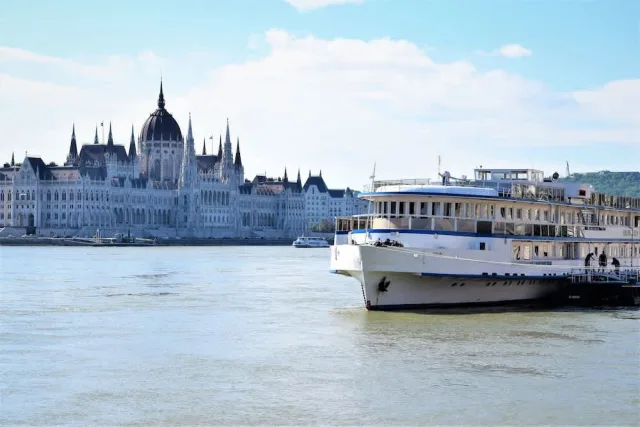 Budapest boat hotel break for an absolute bargain 🚢