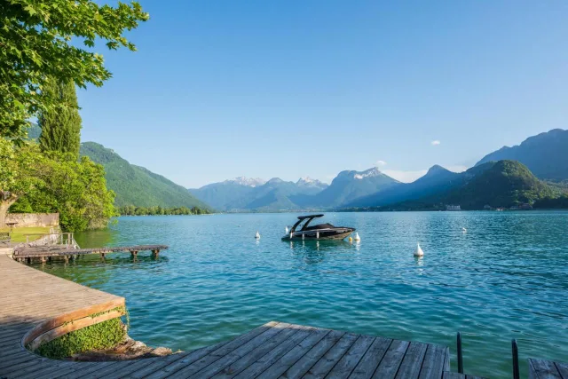 Einer der SCHÖNSTEN Seen Europas mit kostenlosem Spa-Zugang! 🏔️