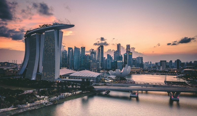 Full-service flights from Budapest to Singapore from €586