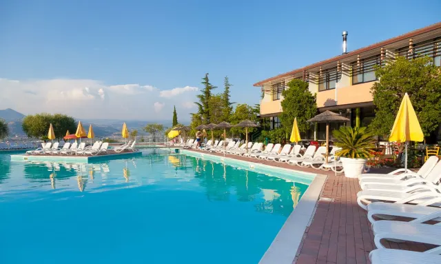 Lake Garda mini-break at lush hotel with brekkie 🥞 🇮🇹 😍