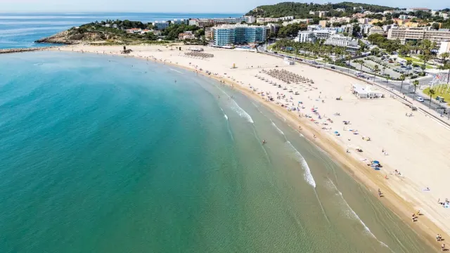 Last-min half-board Costa Dorada hol at 4⭐️ hotel 🇪🇸 🏝️