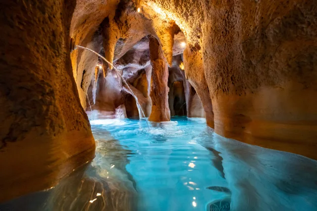 Schlosshotel mit traumhaftem Grotten-Spa 😍