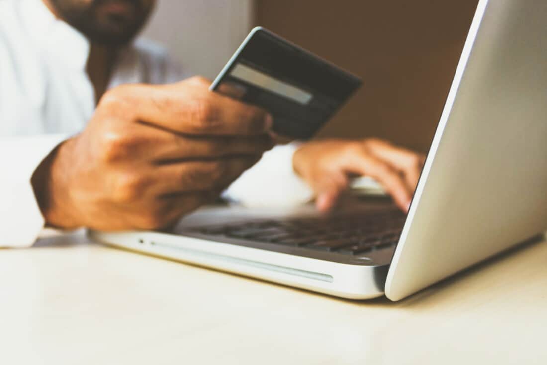 Visa: 2% Cashback auf Zahlungen im Ausland (max. 15€ pro Karte)